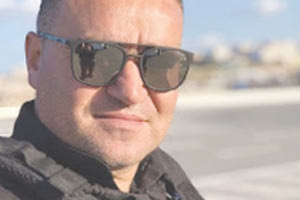 Βρήκε και παρέδωσε πορτοφόλι ο λιμενικός