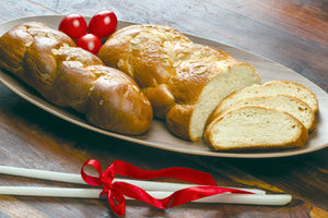 Τσουρέκια και καλτσούνια στο τραπέζι μας!