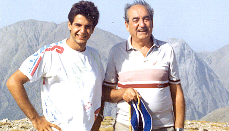  ο Κυριάκος και ανήρτησε τη φωτογραφία που ήταν μαζί με τον επίτημο στις Μαδάρες