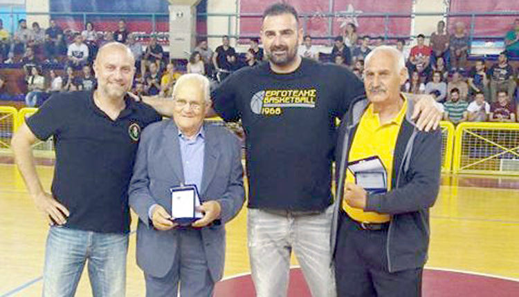  Αξιοποιείται η πρωτοβουλία του Δειλινού να βραβεύσει μέσω των γιων τους, Γιώργου Γωνιωτάκη, Γιάννη Βισκαδουράκη, τους εν λόγω γυμναστές