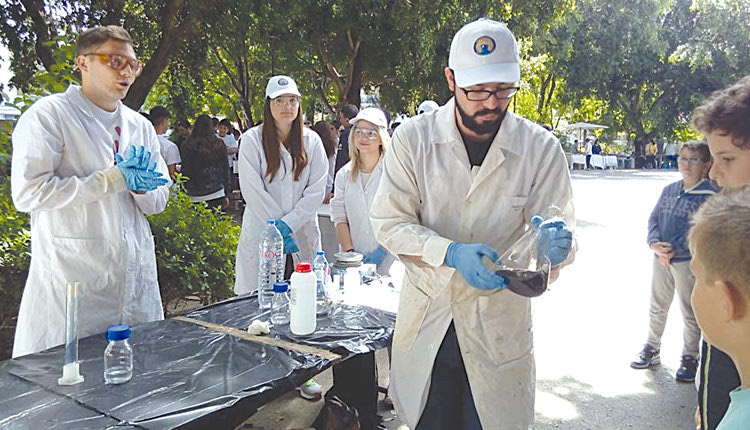 Σόου... χημείας «HeRaCLiON CHemiStrY SHOW»