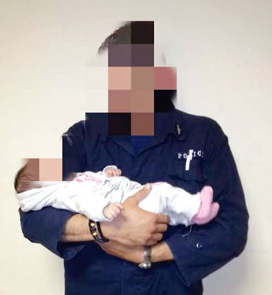 Οι αστυνομικοί έκαναν... babysitting  όση ώρα δικαζόταν η μάνα του βρέφους