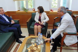 Τη νέα πρέσβη της Σλοβακίας στην Ελλάδα Ιβέτα Χρίκοβα υποδέχτηκε ο περιφερειάρχης Κρήτης Σταύρος Αρναουτάκης.