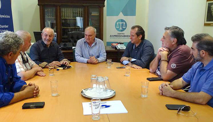 Με τον πρόεδρο του Επιμελητηρίου Ηρακλείου κ. Αλιφιεράκη συναντήθηκαν τα στελέχη της «Ερασιτεχνικής Ποδοσφαιρικής Αναγέννησης»