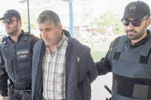 Ποινή φυλάκισης πέντε μηνών με τριετή αναστολή και χρηματικό πρόστιμο 1.500 ευρώ επέβαλε το Δικαστήριο Ορεστιάδας χθες στον Τούρκο που πέρασε χθες τα σύνορα με το εκσκαπτικό του μηχάνημα.