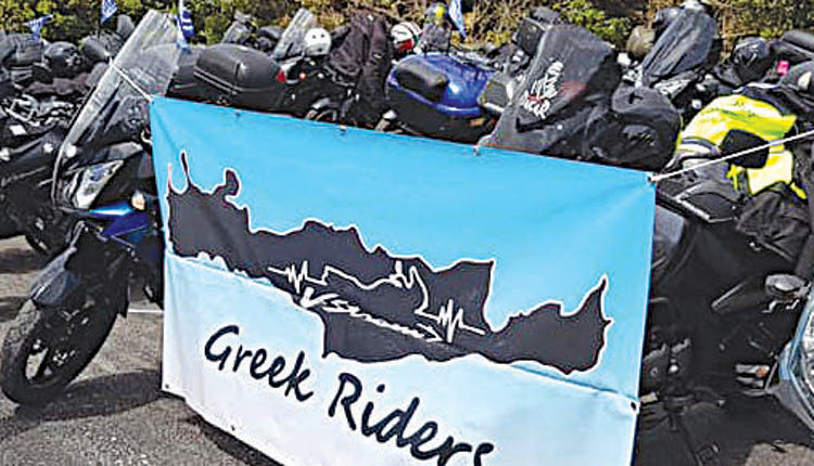 Μέλη από όλη την Ελλάδα (και την Κρήτη φυσικά) συγκεντρώθηκαν στην παραλία Κατερίνης για την 1η Πανελλήνια Συνάντηση  των  V-Strom Greek Riders. 