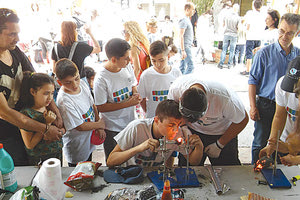 Οι μαθητές έγιναν για λίγο επιστήμονες.