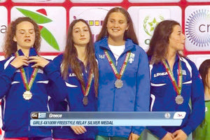 Η Μαρία Τροχαλάκη (3η από δεξιά) στο βάθρο των νικητών