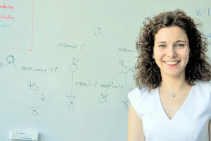 Η ΕΡΕΥΝΗΤΡΙΑ ΜΑΡΙΑ ΧΡΗΣΤΑΚΗ ΜΠΡΟΣΤΑ ΣΤΗΝ ΨΗΦΙΑΚΗ ΕΠΑΝΑΣΤΑΣΗ ΜΙΛΑ ΣΤΗΝ «Π»