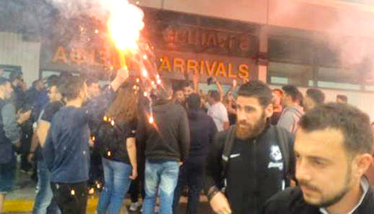 Ποτουρίδης και Πουρτουλίδης στην άφιξη της αποστολής του ΟΦΗ έτυχαν όπως και όλοι οι συμπαίκτες τους θερμής υποδοχής.