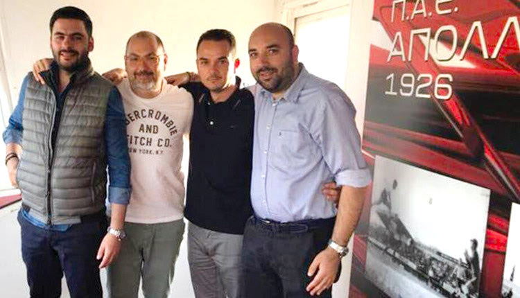  Από αριστερά οι κ.κ. Μυλωνάκης, Γουρνιεζάκης, ο πρόεδρος τη; ΠΑΕ Γιώργος Αλετράς και ο Μανώλης Bασιλάκης στα αποδυτήρια της Καλαμαριάς