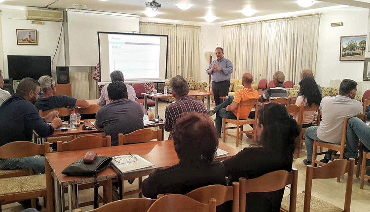 Ο Νίκος Μπουνάκης σε σεμινάριο εκπαίδευσης αγροτών 