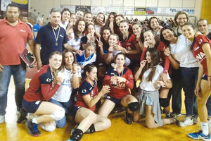 Οι γυναίκες βόλεϊ της ΑΘΛΕΣΗ κατέκτησαν μετά από τρία χρόνια το Παγκρήτιο πρωτάθλημα