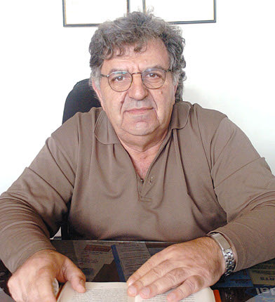 μαιευτήρας - γυναικολόγος Γιάννης Παχάκης