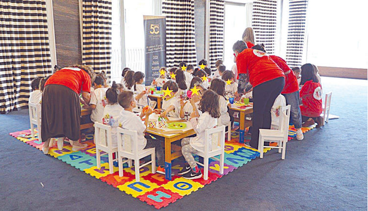 Οι μικροί μαθητές και οι νηπιαγωγοί του 10ου Νηπιαγωγείου Ηρακλείου ήταν οι πρωταγωνιστές μίας εκ των πέντε δράσεων που πραγματοποιεί το Ατλαντίς για τον εορτασμό των 50 χρόνων του.