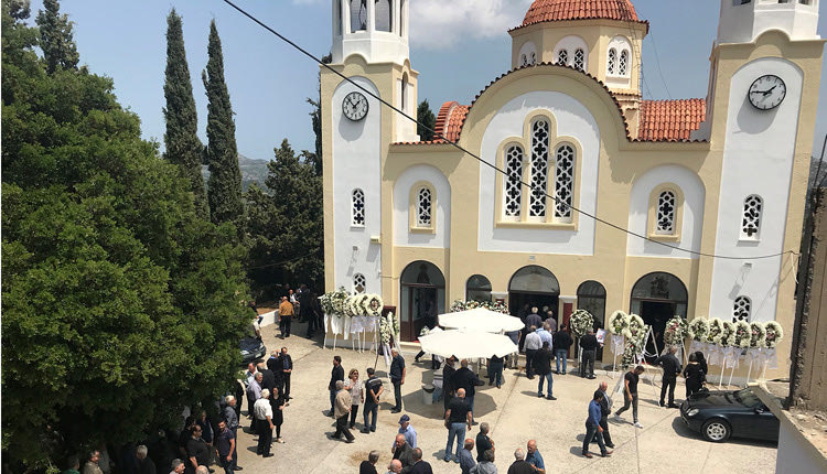 Αποχαιρέτησαν με οδύνη τον πρώην δήμαρχο και γενναίο αξιωματικό Βασίλη Φθενό