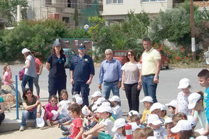 Ο Κοτσυφός, στελέχη του Δήμου και του Λιμενικού και τα παιδάκια του Νηπιαγωγείου πήγαν και καθάρισαν παραλία και βυθό στο Γάζι