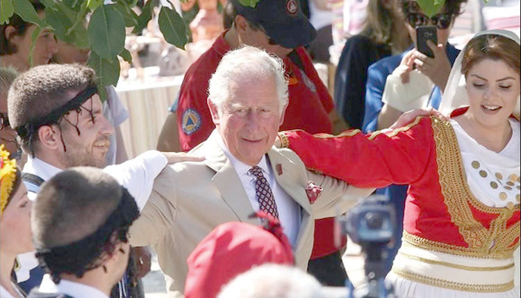 ο Κάρολος μετά τον χορό 