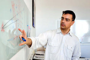 Ο ερευνητής του ΙΤΕ και καθηγητής του Πανεπιστημίου Κρήτης κ. Κ. Τάσσης.