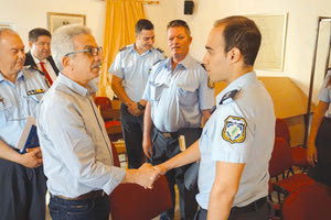 επίσκεψη του γραμματέα Δημόσιας Τάξης Αναγνωστάκη στην Κρήτη