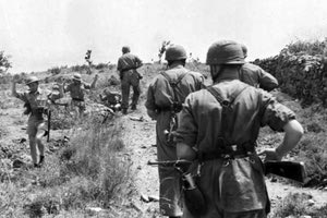 ΦΩΤΟ ΗΜΕΡΑΣ: Οι πρώτες συλλήψεις από τους Γερμανούς