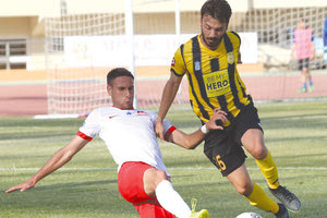 Ο Μπούζας σε φάση από το παιχνίδι του ΕΡΓΟΤΕΛΗ με τον ΠΑΝΣΕΡΡΑΪΚΟ