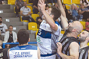 Φάση από το παιχνίδι του ΟΦΗ στο Σχηματάρι