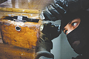 ΠΑΓΚΑΡΙΑ: Μπαράζ διαρρήξεων σε εκκλησίες