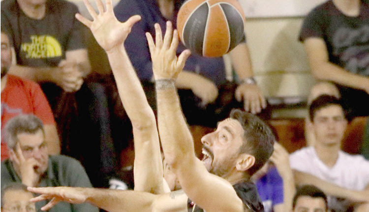 Τέλος το μπάσκετ για τον Κομψέλη