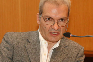 Ο καθηγητής Γενικής Γλωσσολογίας, προέδρο του Τμήματος Φιλολογίας του Πανεπιστημίου Κρήτης κ. Αλέξης Καλοκαιρινός