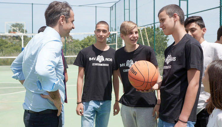 Έπαιξε και μπάσκετ o πρόεδρος της Νέας Δημοκρατίας Κυριάκος Μητσοτάκης στην Ίμβρο