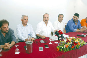 Ο κ. Τζώρτζογλου με τους νέους υποψηφίους για το Δ.Σ. κ. Στεφανουδάκη, Παπαδάκη, Ασλάνη και Πετούση