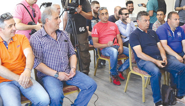  Στην πρώτη σειρά οι κ. Χρονάκης, Παπαγγελής, Βοζικάκης, Κουτεντάκης που στηρίζουν τον κ. Τζώρτζογλου