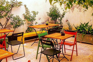 στη Στοά (Μαύρος Κάτης), Αγίου Μηνά 2.