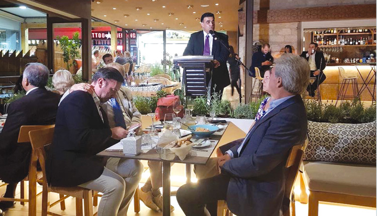 Στο βήμα ο κ. Δημήτρης Κουμπαράκης