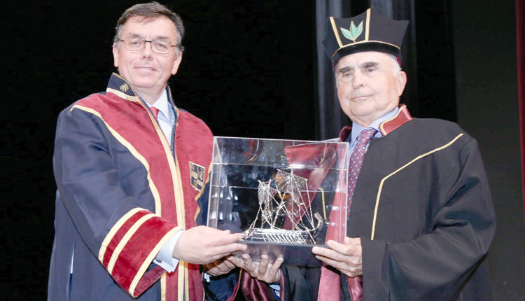 Είχε αναγορευτεί σε επίτιμο διδάκτορα του Τμήματος Οργάνωσης και Διοίκησης Επιχειρήσεων του Πανεπιστημίου Πειραιώς 