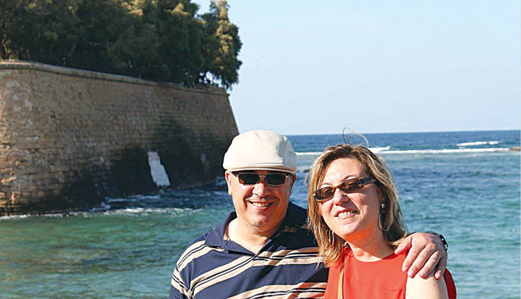 Η Σοφία Κολοτούρου με τον σύζυγό της Νίκο Γεωργόπουλο, ο οποίος αναπτύσσει σοβαρή δραστηριότητα στο πλαίσιο του σωματείου “ΑΚΟΥΣΤΗΡΙΞΗ”.