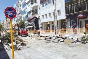 Το νέο περιστατικό που σημειώθηκε με την πτώση ενός δέντρου στη Δικαιοσύνης στη διάρκεια των εργασιών ανάπλασης