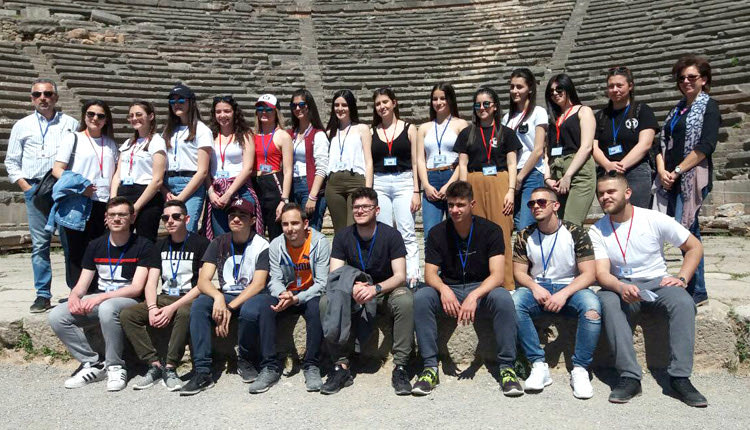 Στο θέατρο των Δελφών: Ξεναγοί στα αρχαία θέατρα έγιναν οι μαθητές του 10ου ΓΕΛ Ηρακλείου