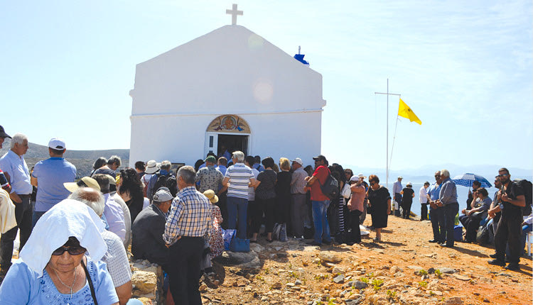 Ντία: λειτουργήθηκαν στο εκκλησάκι της Ανάληψης