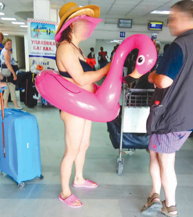 “Τσεκ ιν” με ροζ φλαμίνγκο!