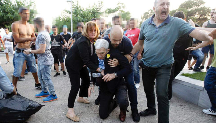  Ένας 44χρονος εν ενεργεία αστυνομικός σε υπηρεσία της Θεσσαλονίκης ταυτοποιήθηκε για συμμετοχή στην επίθεση κατά του δημάρχου Θεσσαλονίκης, Γιάννη Μπουτάρη. 