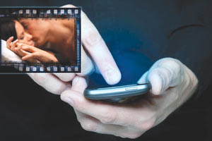 εκβίαζε με φωτογραφίες πρώην ερωμένη του