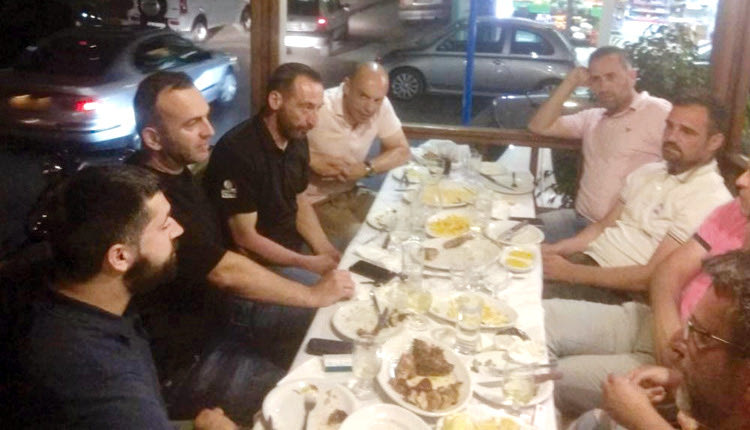 Με δείπνο που παρέθεσε στο εστιατόριο «Τρία Πεύκα», ιδιοκτησίας του γνωστού Εργοτελίτη Κώστα Σολάκη, αποχαιρέτησε ο Τάκης Γκώνιας τους «κιτρινόμαυρους»