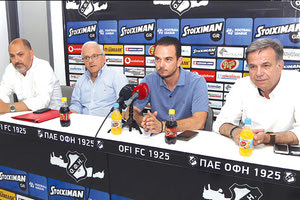 Από αριστερά οι κ.κ. Γουρνιεζάκης, Καζανάκης, Αλετράς και Αποστολάκης στη συνέντευξη Τύπου της ΠΑΕ ΟΦΗ