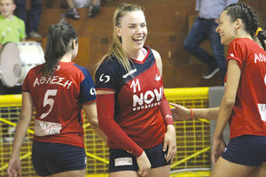 Η Ειρήνη Μανάι (κέντρο) ήταν από τις αθλήτριες της ΑΘΛΕΣΗ που ξεχώρισαν στο τουρνουά ανόδου