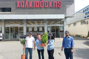 “Πράσινο Πρόγραμμα” στα σούπερ μάρκετ Χαλκιαδάκης: Από την κομποστοποίηση στις φυτεύσεις!