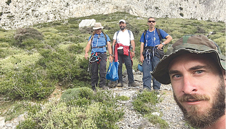 η επιχείρηση στην κορυφή της Δίκτης σε υψόμετρο περίπου 2.000 μέτρων, προκειμένου να «διασωθεί» το νερό της πηγής που βρίσκεται πιο κάτω  από την κορυφή “Σπαθί”.