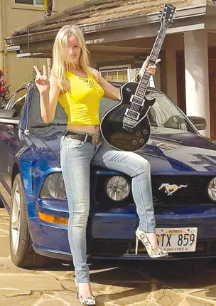 Πανηγυρίζει