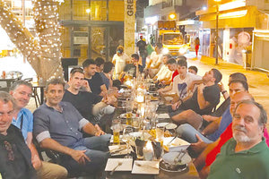 Από το τραπέζι που παρέθεσε η διοίκηση του «Ηράκλειο» στους αθλητές μετά την εξασφάλιση της σωτηρίας